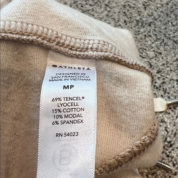 Athleta balance printed jogger in a neutral camo. Size MP. - Picture 7 of 7